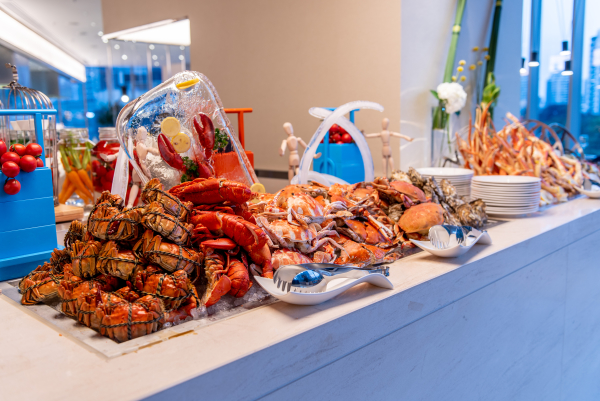 開業首秀!濱江艾美酒店西餐廳推出&ldquo;瘋狂蟹逅&rdquo;海鮮自助晚餐